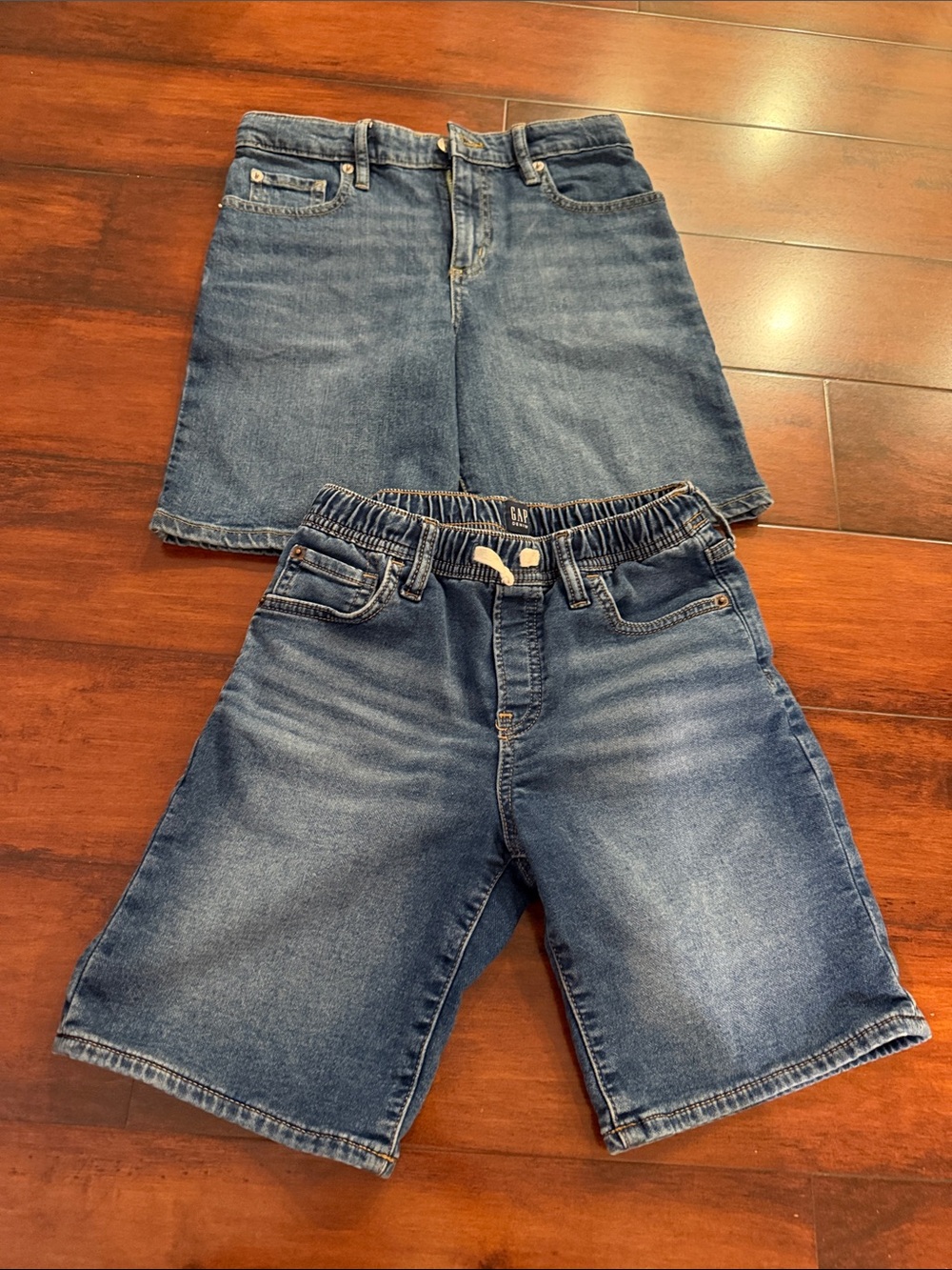 💙Bundle of GAP Kids Denim Shorts in Medium Blue Wash And Epic Threads Shorts 💙
